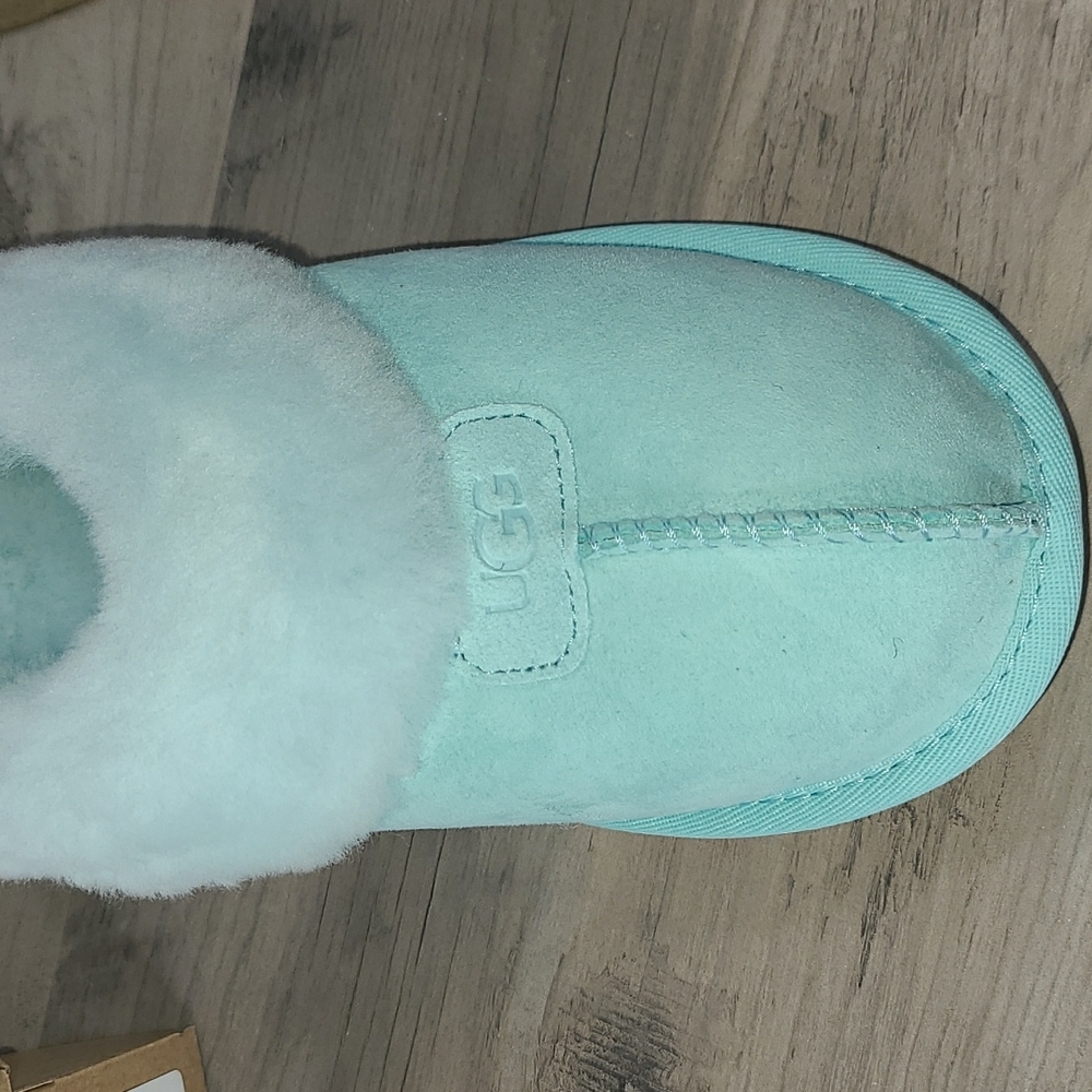 UGG Slippers - Picture 3 of 5